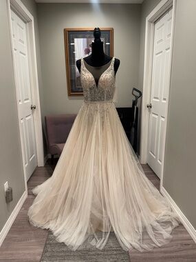 NWT Galina signature Ivory Tulle ballgown wedding Dress with Beaded Bodice